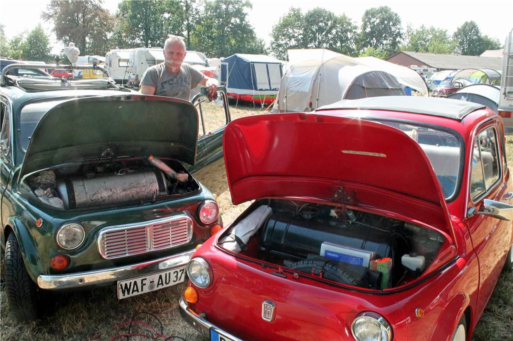 Fiat-Treffen: Club zeigt seine „Schätzchen“ wieder in Köckelwick Ein Fiat parkt an diesem Wochenende neben dem anderen an der Schützenhalle Köckelwick.