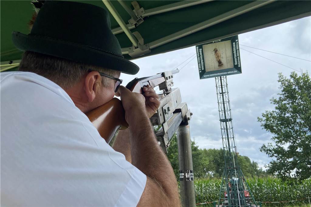 Ein Flaesheimer Schütze beim Vogelschießen.