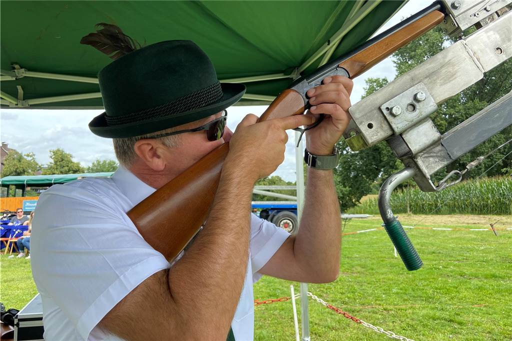 Ein Flaesheimer Schütze beim Vogelschießen.