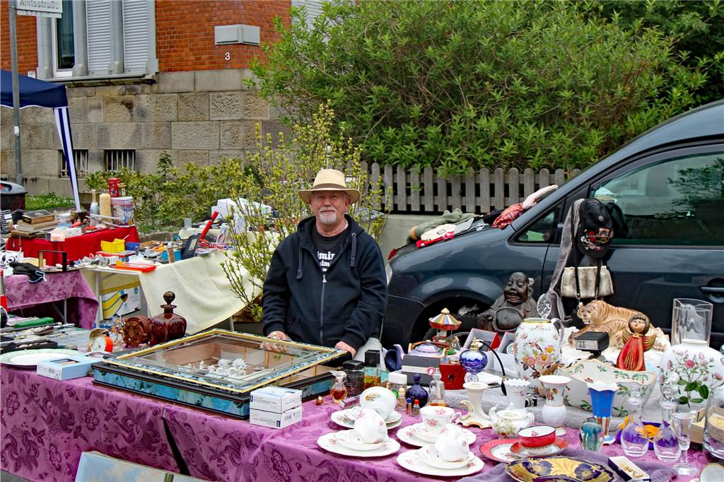 Ein Flohmarkt begleitete das Jubiläums-Maifest.