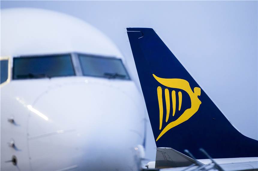 Neue Airline fliegt ab diesem Winter zehn Mal die Woche nach Kattowitz Ein Flugzeug der Linie Ryanair. Die neue Airline Buzz Air ist die polnische Tochter der Billigfluggesellschaft. Das Logo soll bald anders aussehen.