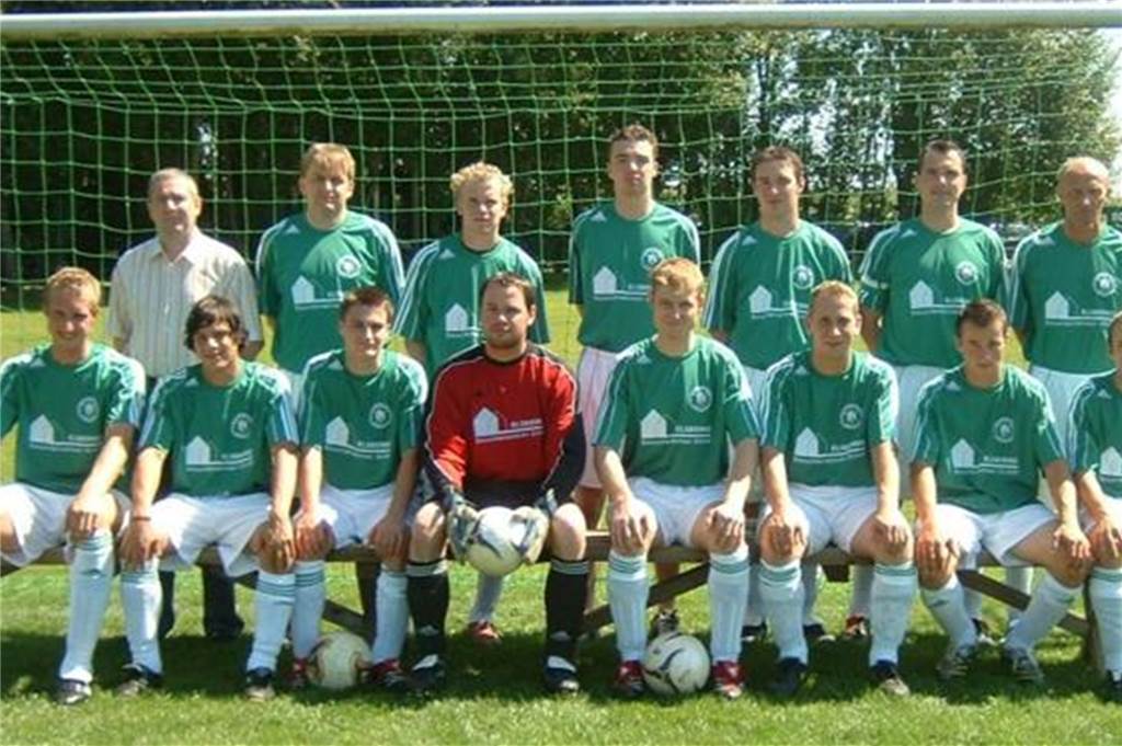 Seit 40 Jahren als Trainer auf den Plätzen: Tore, Punkte und ein paar verrückte Wetten Ein Foto aus den 15 Jahren beim SC Ahle.