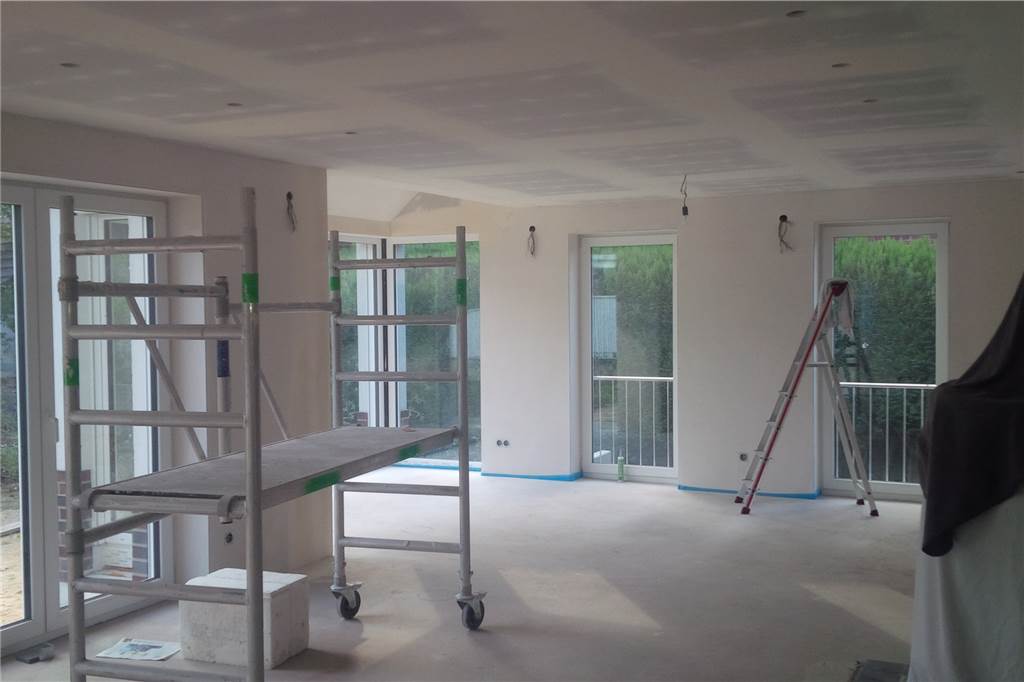 Leben wie in der Thermoskanne: Familie schwärmt vom Passivhaus Ein Foto aus der Bauphase zeigt den Wohn- und Essbereich.