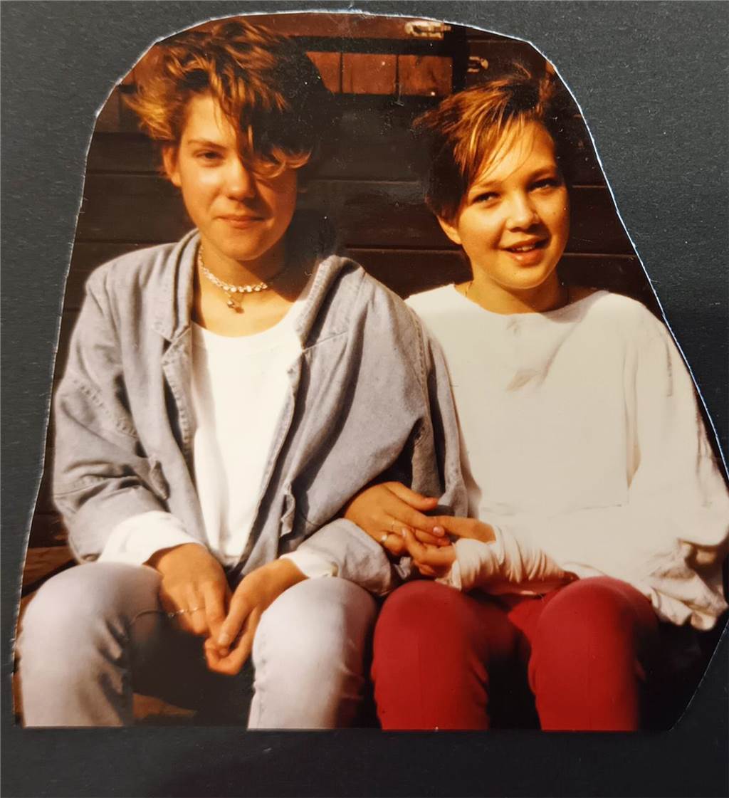 Beste Freundinnen feiern 30 Jahre der Boutique Macao in Hombruch Ein Foto aus Schulzeiten: Die beiden Freundinnen im Jahr 1985.