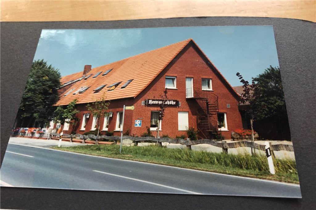 Bei Hermann auf der Höhe: Von der Zollstelle zum Landhotel-Restaurant Ein Foto der "Hermannshöhe" aus den 1980-er Jahren.