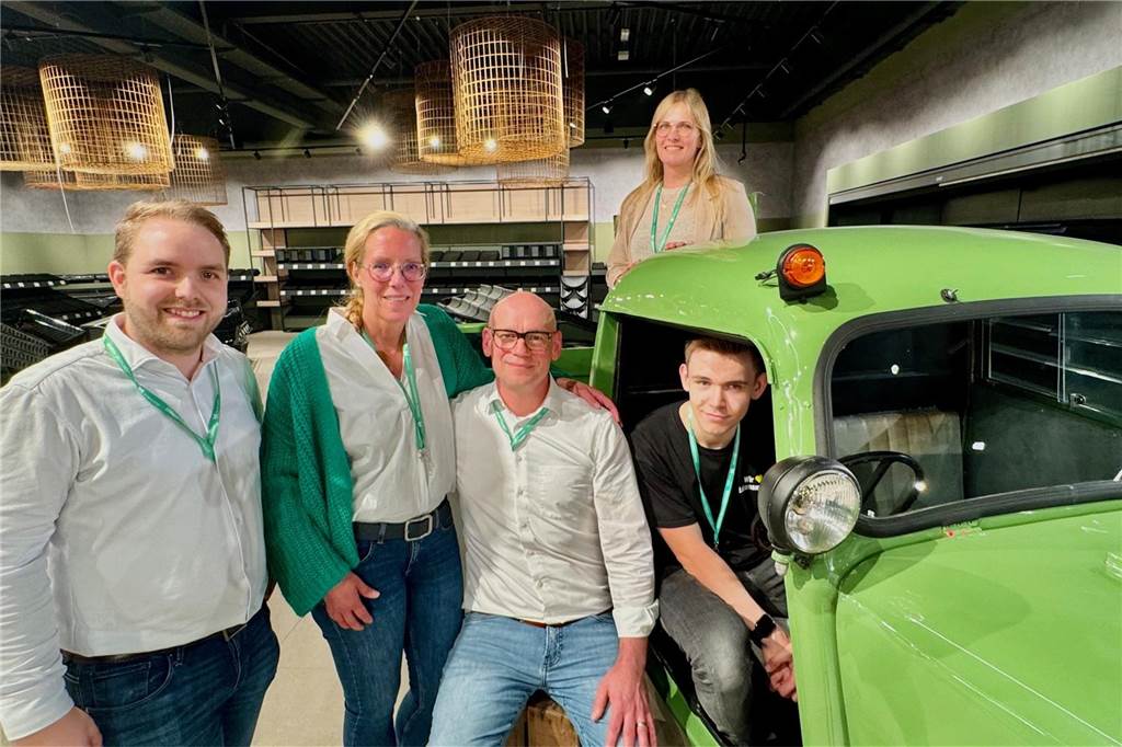 Emotionales Jahr und irre Wende für Marktkauf-Leiter Gruppe Leute im Marktkauf.