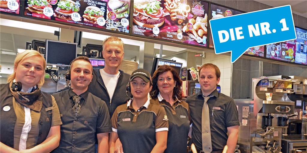 Der erste und einzige McDonald’s in Haltern: Verschandelung oder ein Genuss? Die Mitarbeiterinnen und Mitarbeiter des McDonald’s-Restaurant in Hamm-Bossendorf in Haltern.