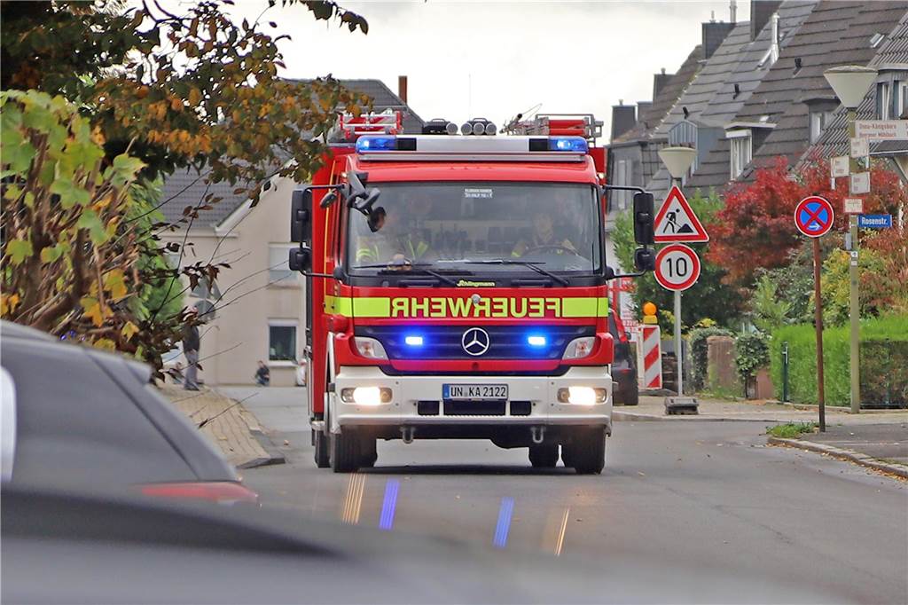Ein Foto von einer Übung der Feuerwehr Kamen: Besonders die Dokumentation von „Blaulicht“ im Einsatz hat es den Blaulichtspottern angetan.