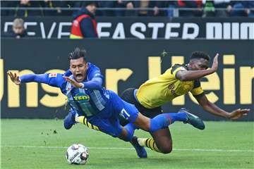 Ein Foul von Dan-Axel Zagadou (r.) an Davie Selke mit weitreichenden Folgen.