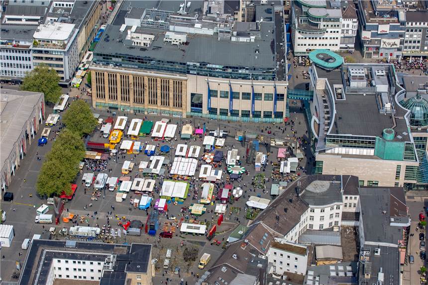 Security und neue Regeln für den Dortmunder Wochenmarkt Der Hansaplatz in Dortmund