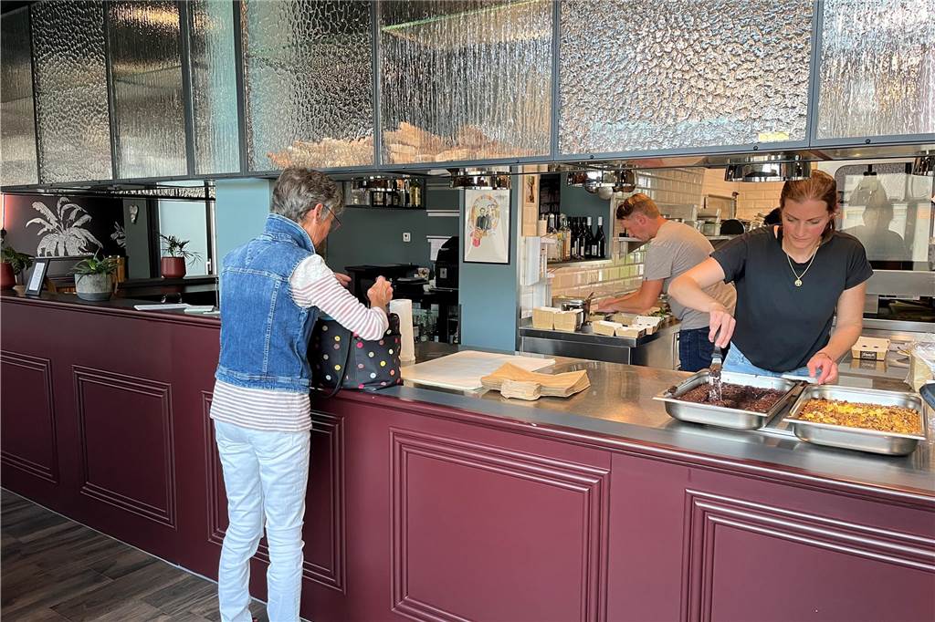 Vegane Burger-Aktion im Farbenfroh trifft den Nerv der Gäste Ein Gast nach dem Anderen betritt das Restaurant an der Weseler Straße in Haltern.