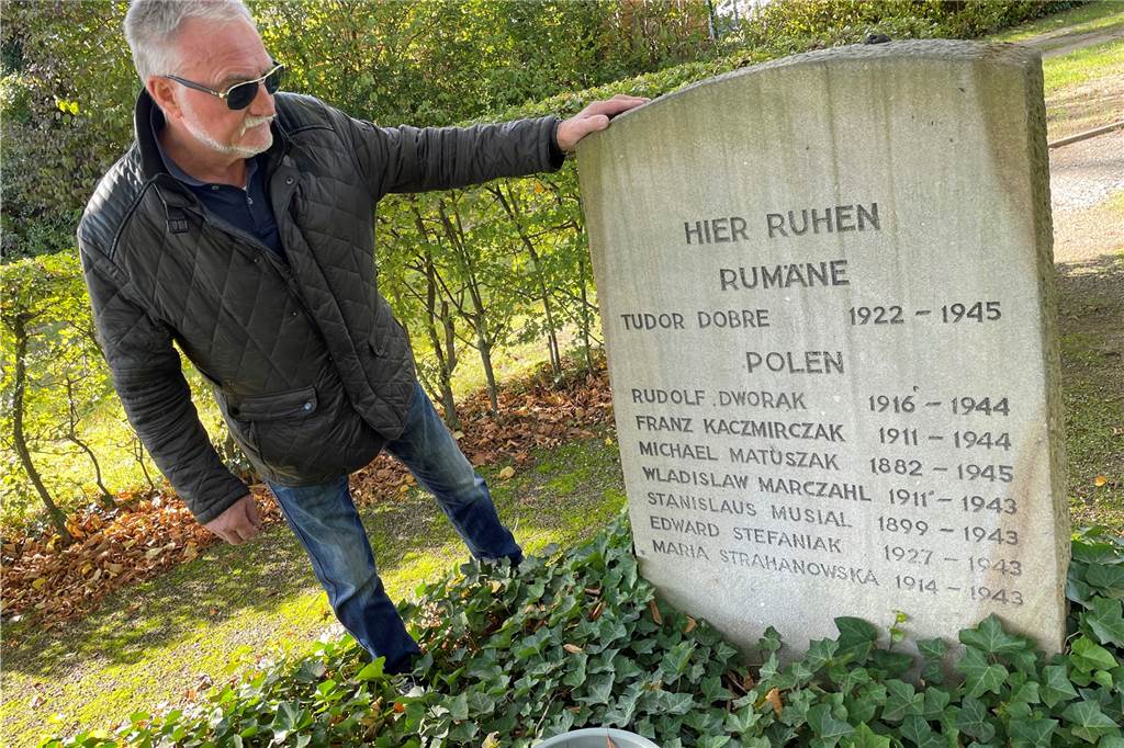 Ein Gedenkstein auf dem russischen Friedhof 