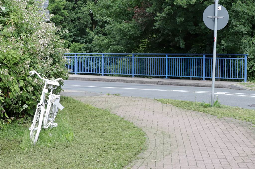 Ein Geisterfahrrad steht auch am Kreisverkehr an der Bahnhofstraße in Bork. Ein Senior auf dem Fahrrad kollidierte hier 2020 mit einem Auto und starb nur Stunden danach im Krankenhaus.