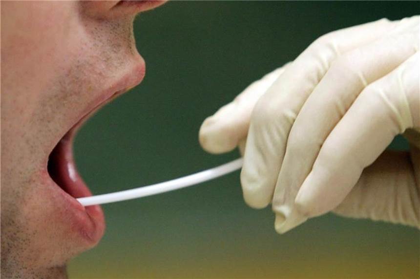 Auch Kinder können zum Gentest verpflichtet werden Ein Gentest kann dabei helfen, den biologischen Vater zu ermitteln. Foto: Bodo Marks