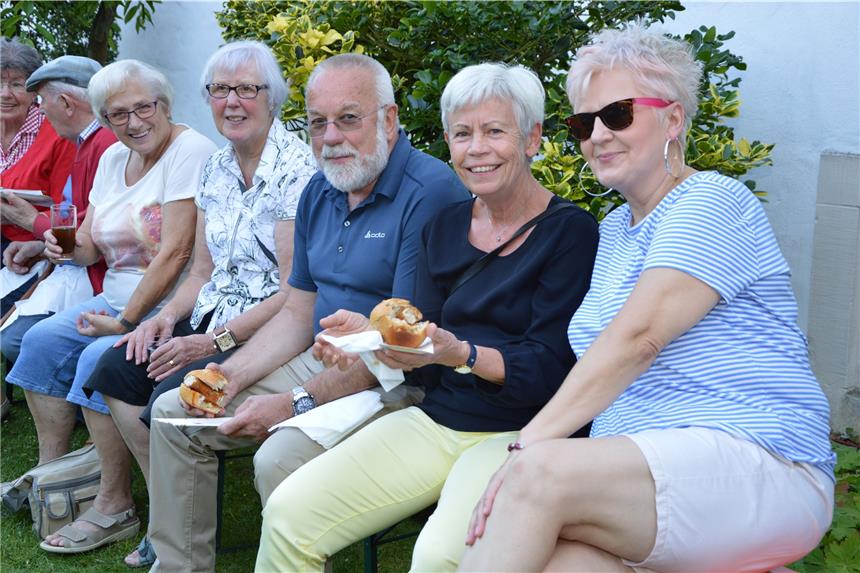 Ein geselliger Abend im gemütlichen Klostergarten: Das Plätzerfest am Freitag war ein voller Erfolg. Nahezu 1000 Besucher strömten zu dem Werner Traditionsfest.