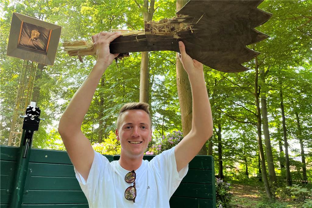 Schützenfest in Lembeck: Die besten Bilder vom Königsschießen Ein glücklicher neuer König.