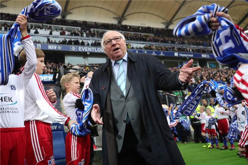 Seeler lobt Stürmer Arp und seinen Verbleib beim HSV Ein großer Fan von Fiete Arp: Club-Idol Uwe Seeler. Foto: Christian Charisius