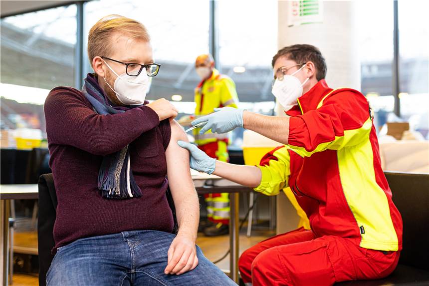 Studie: Viele Corona-Impfreaktionen wohl durch Nocebo-Effekt ausgelöst Ein großer Teil der empfundenen Impfreaktionen bei den Corona-Impfungen könnte einer Studie zufolge auf den sogenannten Nocebo-Effekt zurückgehen.