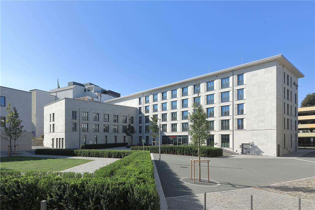 Das sind die besten Neubauten in Dortmund Ein grüner Innenhof ist an der Hörder Burg mit dem Neubau des Hotels Hampton by Hilton entstanden.