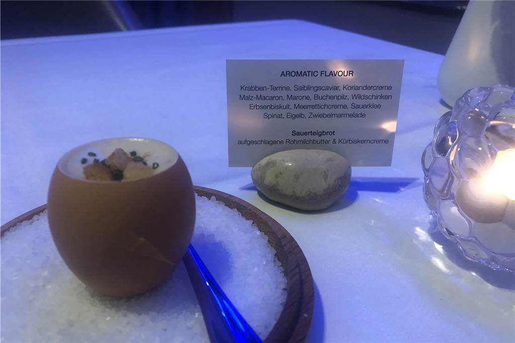 Gourmet-Restaurant „The Stage“: Blattgold und Kaviar über Dortmunds Dächern Ein Gruß aus der Küche
