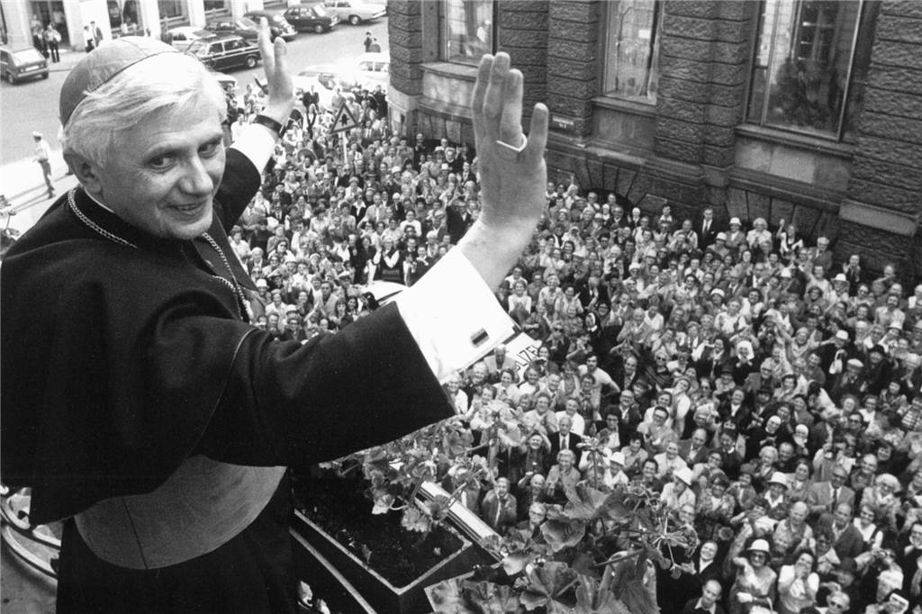Architekt Björn Schreiter will kein Geld mehr von der Kirche Ein Gutachten wirft auch Joseph Ratzinger, dem damaligen Erzbischof von München und Freising, Fehlverhalten nach sexuellem Missbrauch in der Kirche vor: Ratzinger wurde später Papst Benedikt XVI.