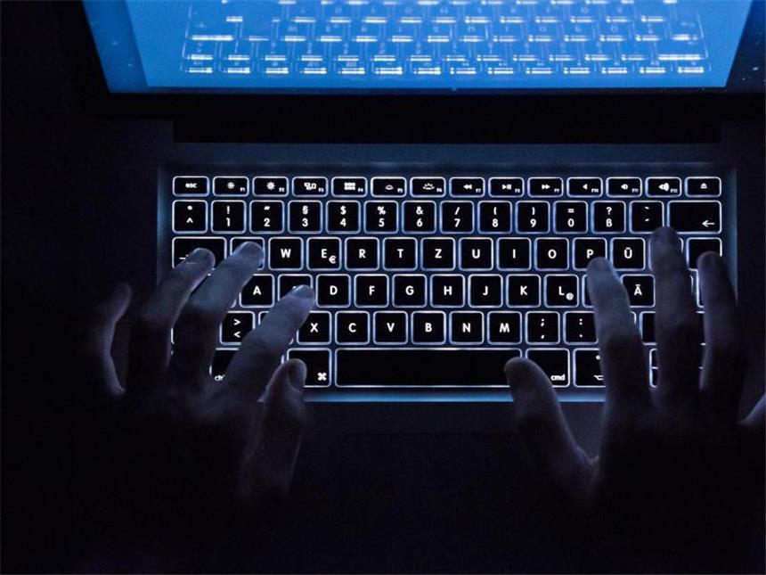 Hacker veröffentlicht weitere Unterlagen der US-Demokraten Ein Hacker hat weitere interne Dokumente der US-Demokraten veröffentlicht. Daraus ging hervor, dass das Spitzengremium im Vorwahlkampf stark zugunsten der Bewerberin Hillary Clinton voreingenommen war. Foto: Silas Stein/Symbolbild