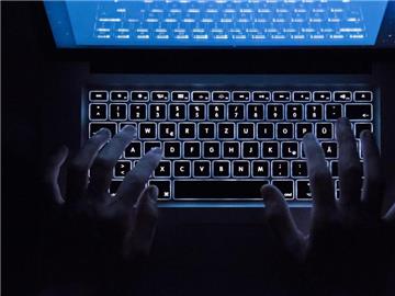 Ein Hacker hat weitere interne Dokumente der US-Demokraten veröffentlicht. Daraus ging hervor, dass das Spitzengremium im Vorwahlkampf stark zugunsten der Bewerberin Hillary Clinton voreingenommen war. Foto: Silas Stein/Symbolbild