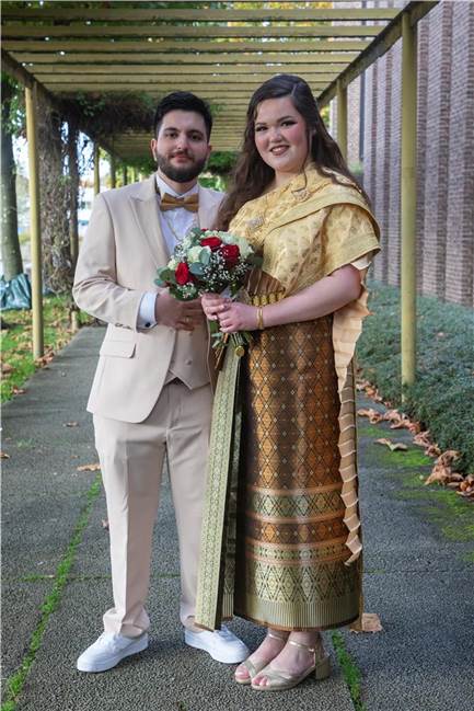 Zwei Hochzeitskleider für die Braut: Cathrien und Timucin heiraten Ein Heiratsantrag am Kemnader See brachte das Paar zum Standesamt.