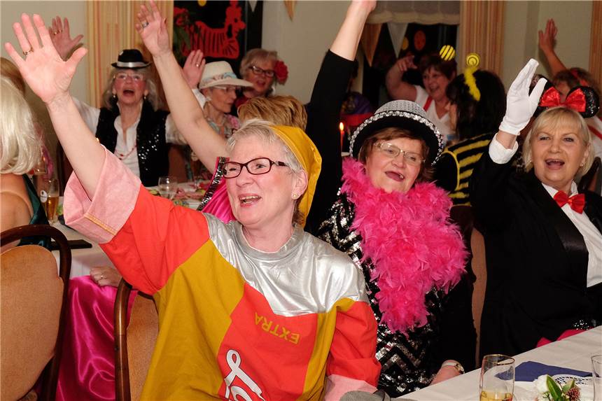 Ein Helau auf den kfd Karneval in Lippramsdorf.