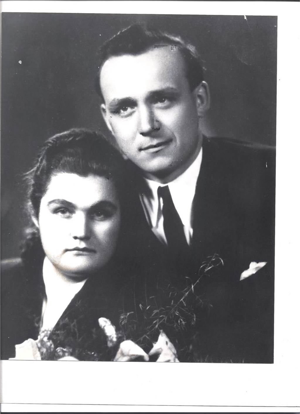 Ein Hochzeitsfoto gilt als Erinnerung, an das Ehepaar Maria und Theodor "Theo" Allegro. Beide eröffneten vor fünf Jahrzehnten das heutige Brambauer Traditionsrestaurant "Allegro".