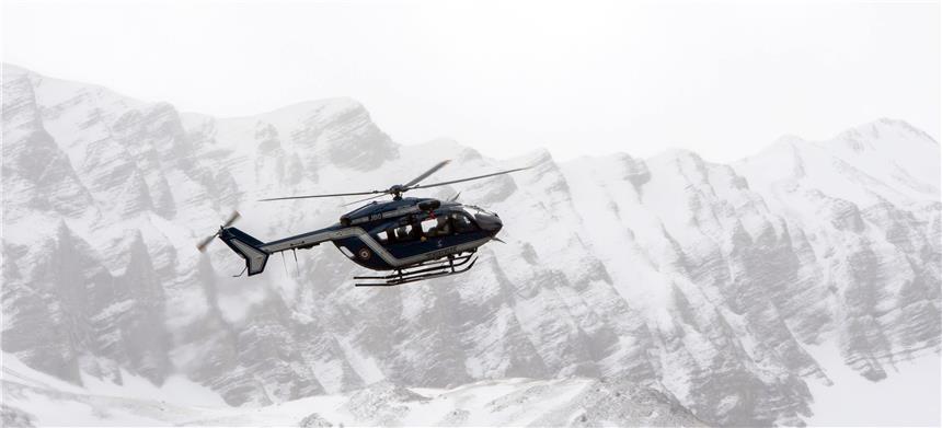 Arbeiten an Unglücksstelle gehen weiter Ein Hubschrauber der Gendarmerie startet in Seyne Les Alpes, Frankreich, zu der Absturzstelle einer Maschine der Fluggesellschaft Germanwings in den französischen Alpen.