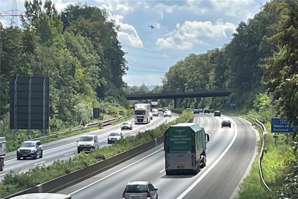 Hubschrauber im Tiefflug über die A45: Irritationen bei Anwohnern Ein Hubschrauber sorgte am Donnerstag für Irritationen bei Bewohnern im Dortmunder Westen und Castrop-Rauxeler Osten.