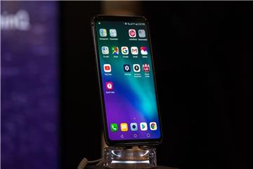 Ein intelligenter Vertreter ist das LG V30S. Die Kamera kann erkennen, was sie gerade vor der Linse hat. Foto: Andrea Warnecke