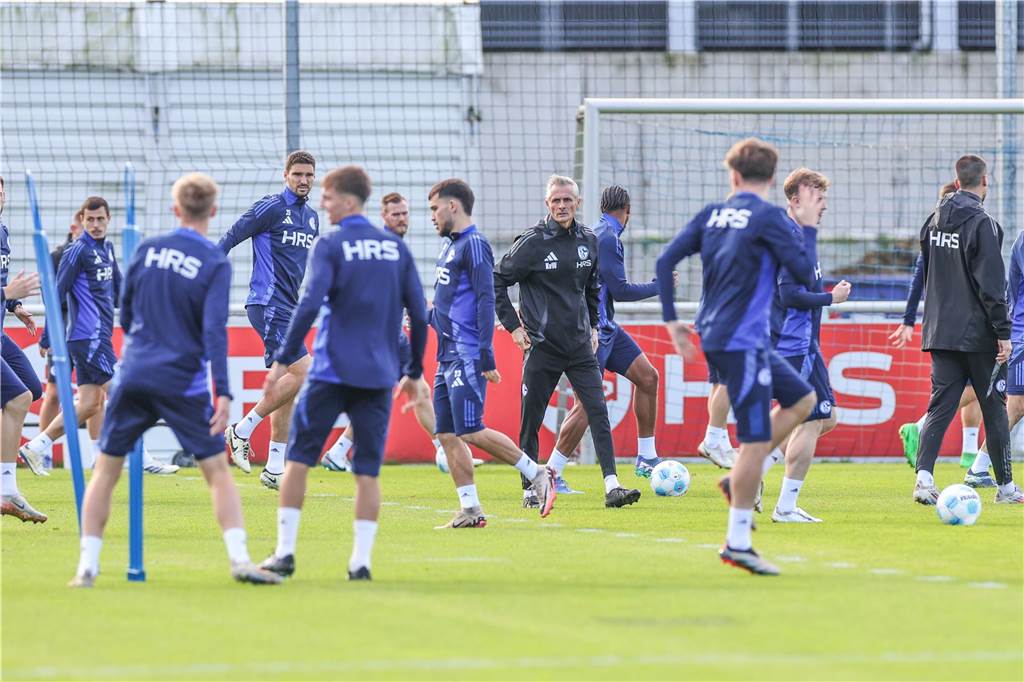 Tempelmann und der kleine Seitenhieb: Sylla ist zurück Ein intensives Training absolvierten die Schalker Kicker am Dienstagvormittag.