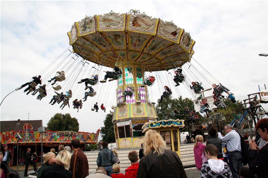 Online-Hit „Kirmeskind“ wird am Montag auf der Vredener Kirmes live präsentiert Ein Kettenkarussell gehört für alle Kirmeskinder zum Pflichtprogramm.