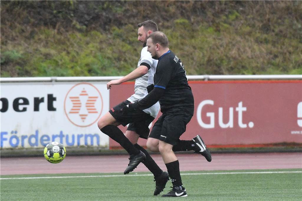 Castrop-Rauxeler Testspiel-Wochenende in Bildern erzählt: Drei Fotostrecken zum durchklicken Ein kleines Testspiel-Derby lieferten sich die beiden C-Ligisten SG Castrop (weiße Trikots) und FC Castrop-Rauxel II. Trotz einer frühen 2:0-Führung für die Reserve des Bezirksligisten, setzte sich die SG am Ende mit 4:3 durch.