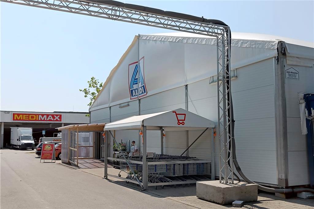 Aldi im Zelt: Dieses Einkaufserlebnis gibt es nur in Aplerbeck Aldi-Einkaufswagen