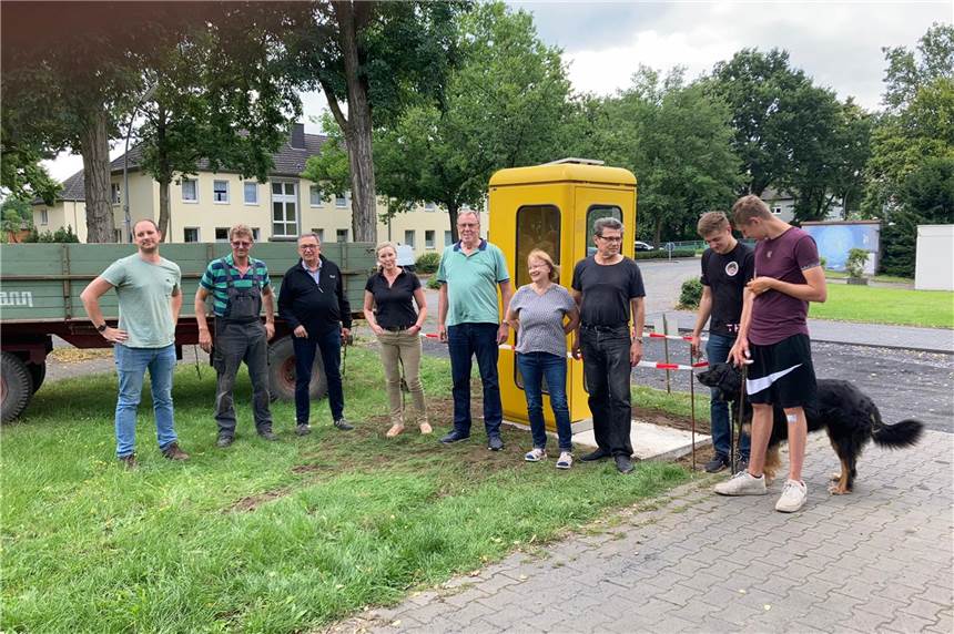 Marienviertler wollten zwei Neuheiten im Quartier feiern - daraus wird nichts Ein kurioser, aber unübesehbarer Ausleihort für Bücher: Die Marienviertler weihen die "Stadtteilbibliothek", eine ausgediente Telefonzelle, am Samstag offiziell ein.