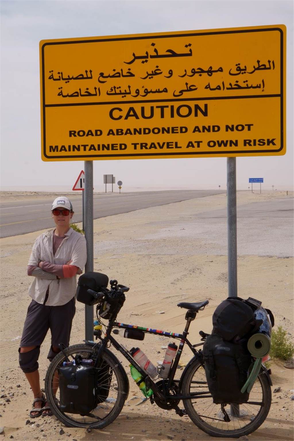 Marielle und Henning unterwegs in den Höhen von Tadschikistan Ein kurzer Halt fürs Foto am Dead Quarter in Saudi-Arabie.