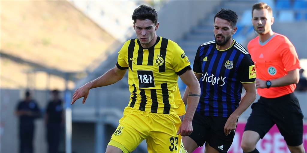 BVB-Angreifer Moritz Broschinski: Kommt jetzt seine Chance in der U23? BVB-Stürmer Moritz Broschinski im Zweikampf.