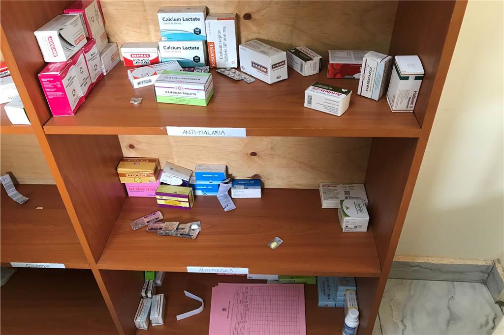 Christina Gawarecki will nach Afrika auswandern: „Mein Herz ist in Uganda“ Ein fast leerer Medikamentenschrank im Shawin Foundation Hospital in Uganda.