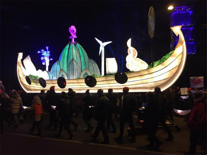Kulturhauptstadt im Zeichen der Wikinger Ein Lichterfest zur Eröffnung. Foto: Julia Wäschenbach