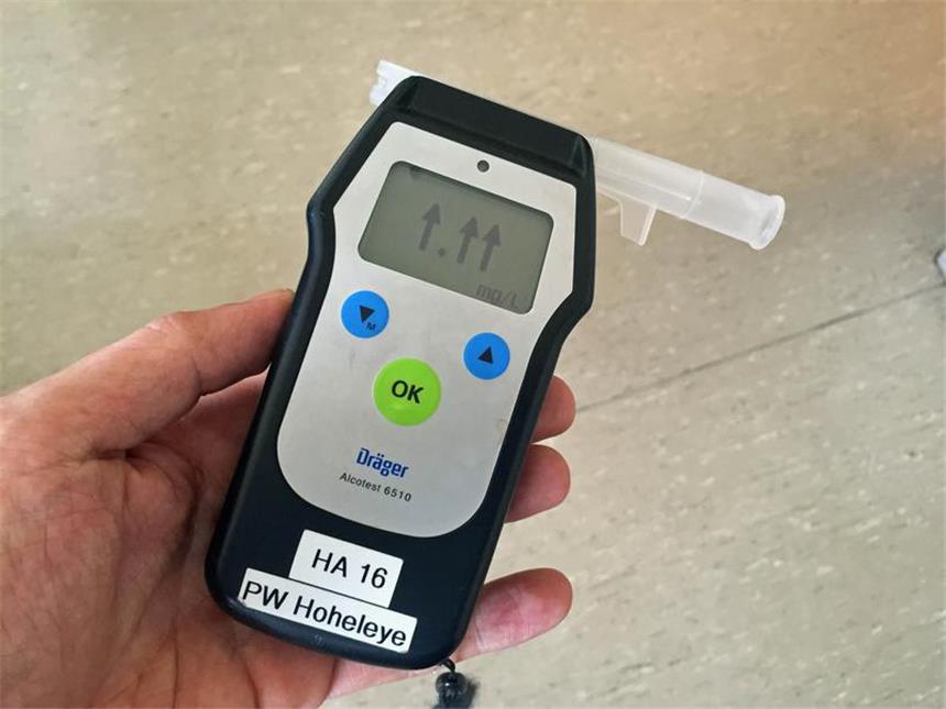 Werner zwingt Alkohol-Messgerät in die Knie Ein Mann aus Werne sprengte in Hagen das Alkoholtest-Gerät der Polizei. Nach der Blutentnahme stellte sich heraus: Der 50-Jährige hatte 4,1 Promille im Blut.