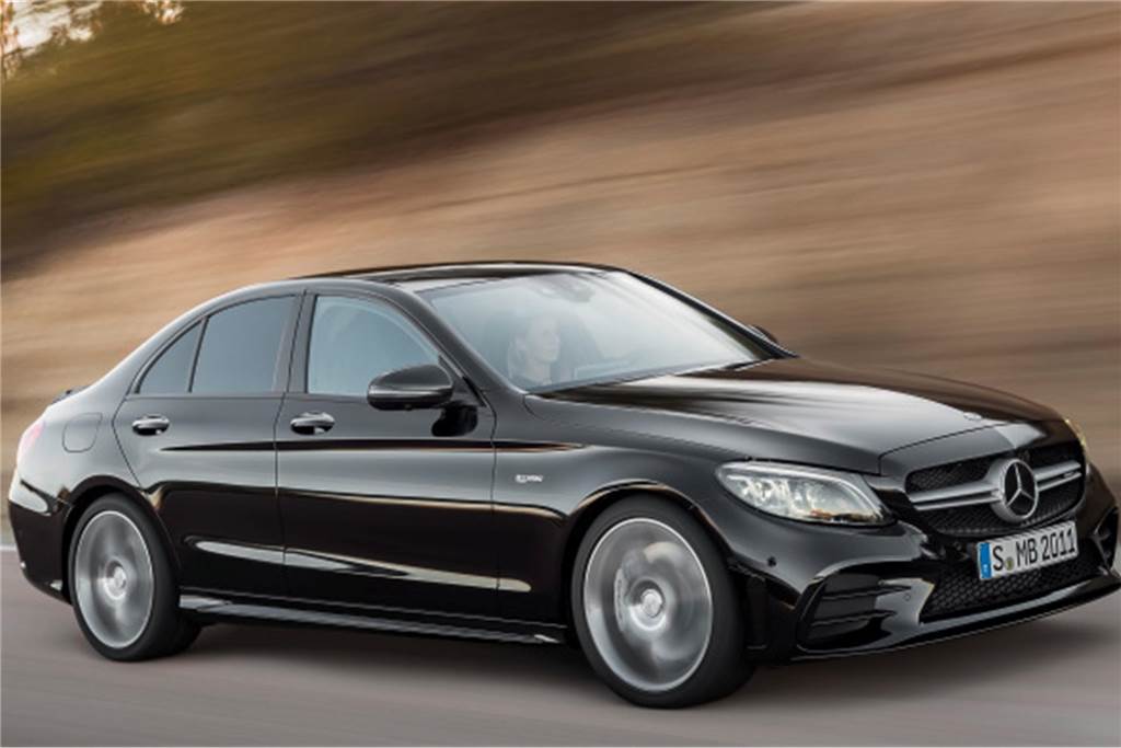 Nach Rennen im Kamener Kreuz: Raser will flotten Mercedes zurück Ein Mercedes 4matic als Stromer (Symbolbild). Mit einer ähnlichen Power-Limousine lieferte sich ein Bönener ein Autorennen in Kamen.
