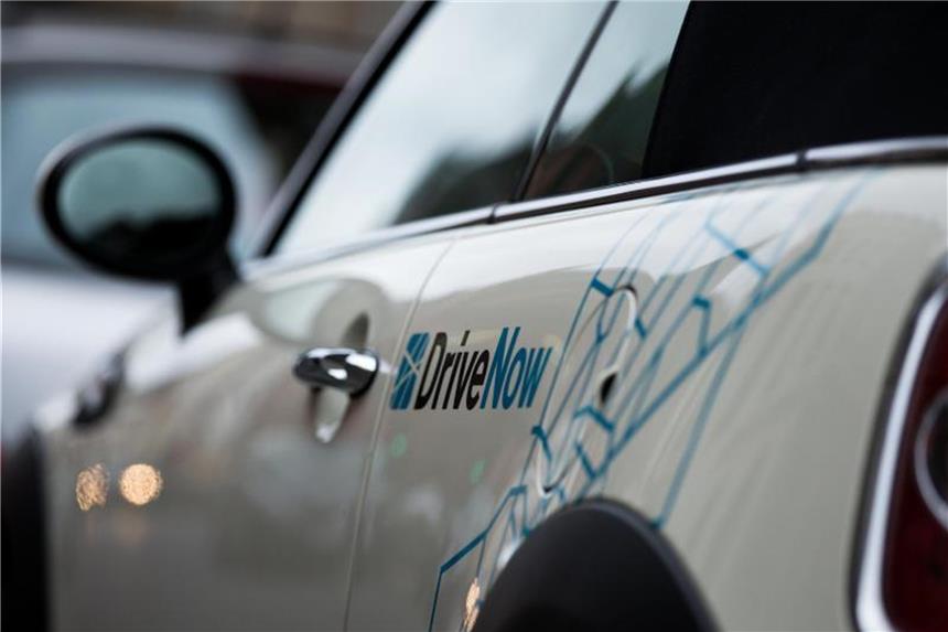 BMW übernimmt Sixt-Anteile an Carsharing-Anbieter DriveNow Ein Mini Cabrio des Carsharing-Unternehmens DriveNow. Foto: Rolf Vennenbernd