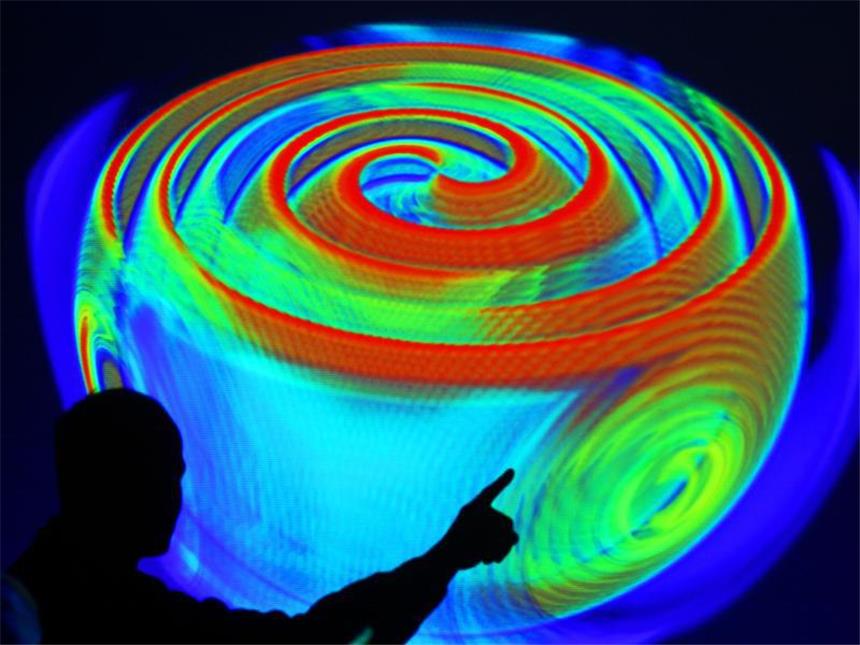 Spekulationen über Entdeckung von Gravitationswellen Ein Mitarbeiter des Max-Planck-Instituts für Gravitationsphysik in Potsdam erläutert anhand einer Computersimulation die Ausbreitung von Gravitationswellen. Foto: Michael Hanschke/Archiv
