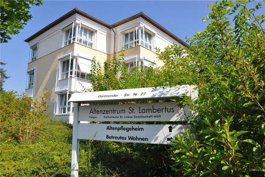 Positiver Corona-Test: 31 Altenheim-Bewohner stehen unter Quarantäne Ein Mitarbeiter im Altenheim St. Lambertus hat sich mit dem Coronavirus infiziert. 31 Bewohner stehen unter Quarantäne.