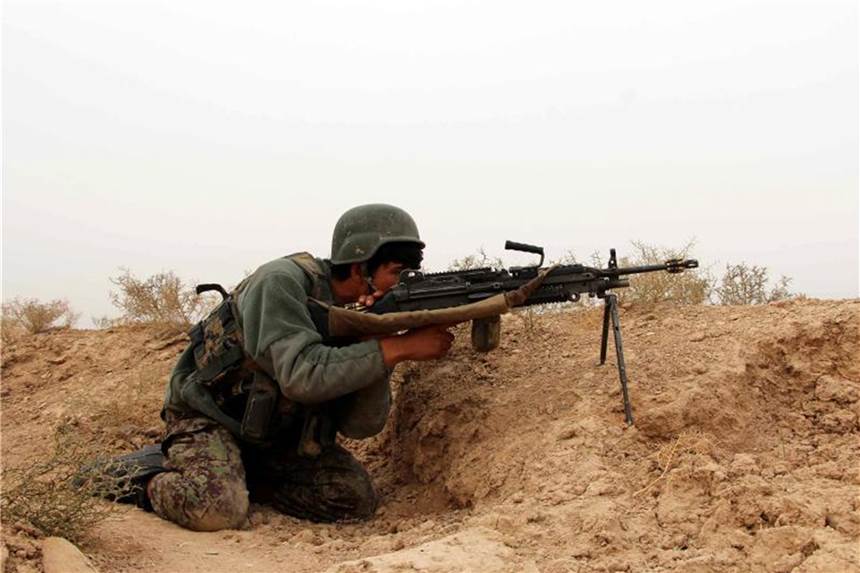 Taliban erobern weiteres Bezirkszentrum in Afghanistan Ein Mitglied der afghanischen Sicherheitskräfte bei einem Einsatz gegen die Taliban. Foto: Watan Yar/EPA