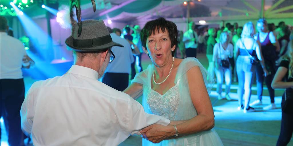 200 Jahre Schützenbruderschaft Vinnum: Große Party bei großem Königsball Ein Mix aus Zeitreise und zielgerichtetem Entertainment erwartete die Gäste beim Königsball am Samstag im Festzelt an der Borker Straße in Vinnum.