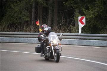 Ein Moment fehlender Aufmerksamkeit kann für den Motorradfahrer fatale Folgen haben. Gerade gegen Ende einer Tour werden kurze Pausen deshalb wichtig. Foto: Marijan Murat